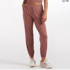 Vuori boyfriend joggers in terracotta Sz M